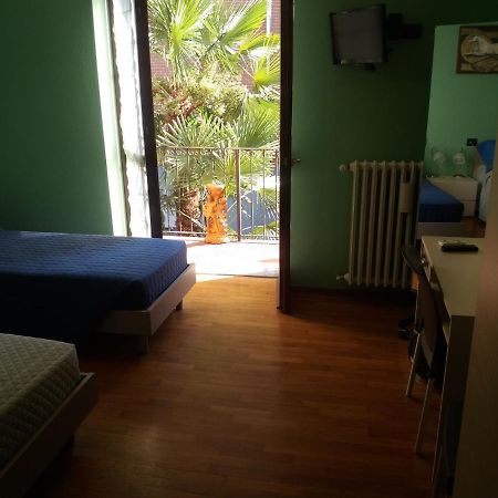 I Pini B&B Castagnito Bagian luar foto