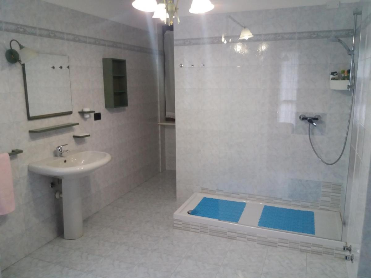 I Pini B&B Castagnito Bagian luar foto