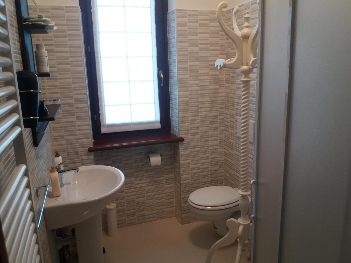 I Pini B&B Castagnito Bagian luar foto