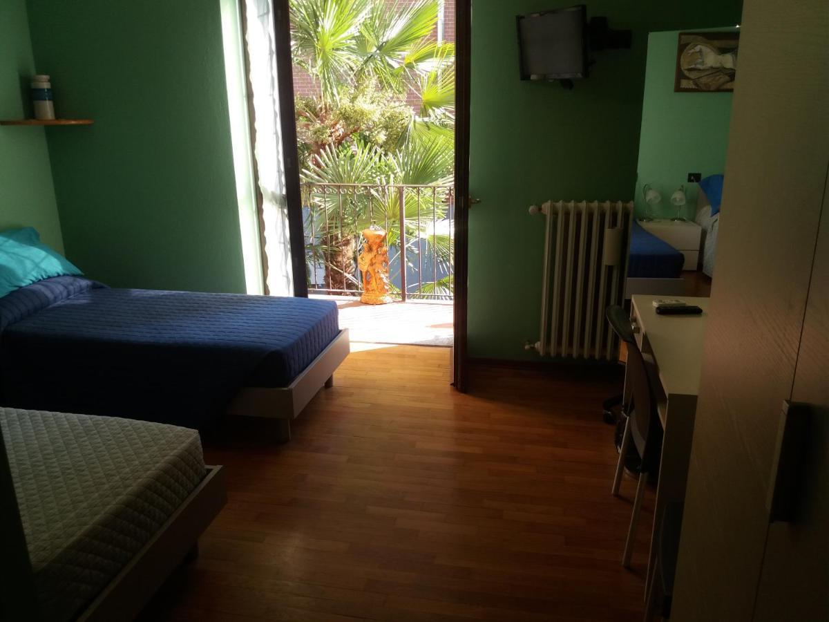 I Pini B&B Castagnito Bagian luar foto